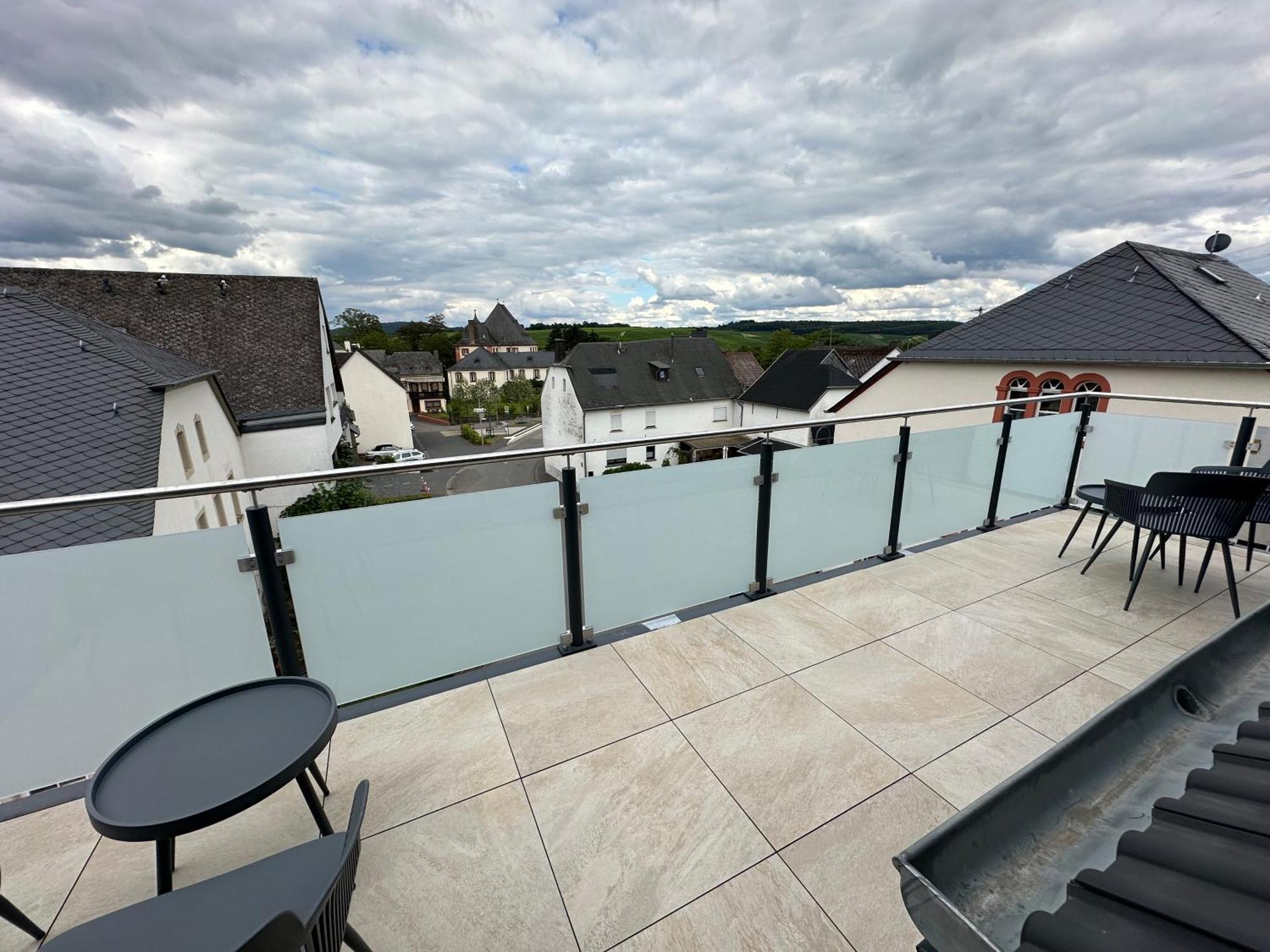 Neue Fewo Mit Schlossblick - Urlaub Im Wein- Und Ferienort Bekond Exterior foto